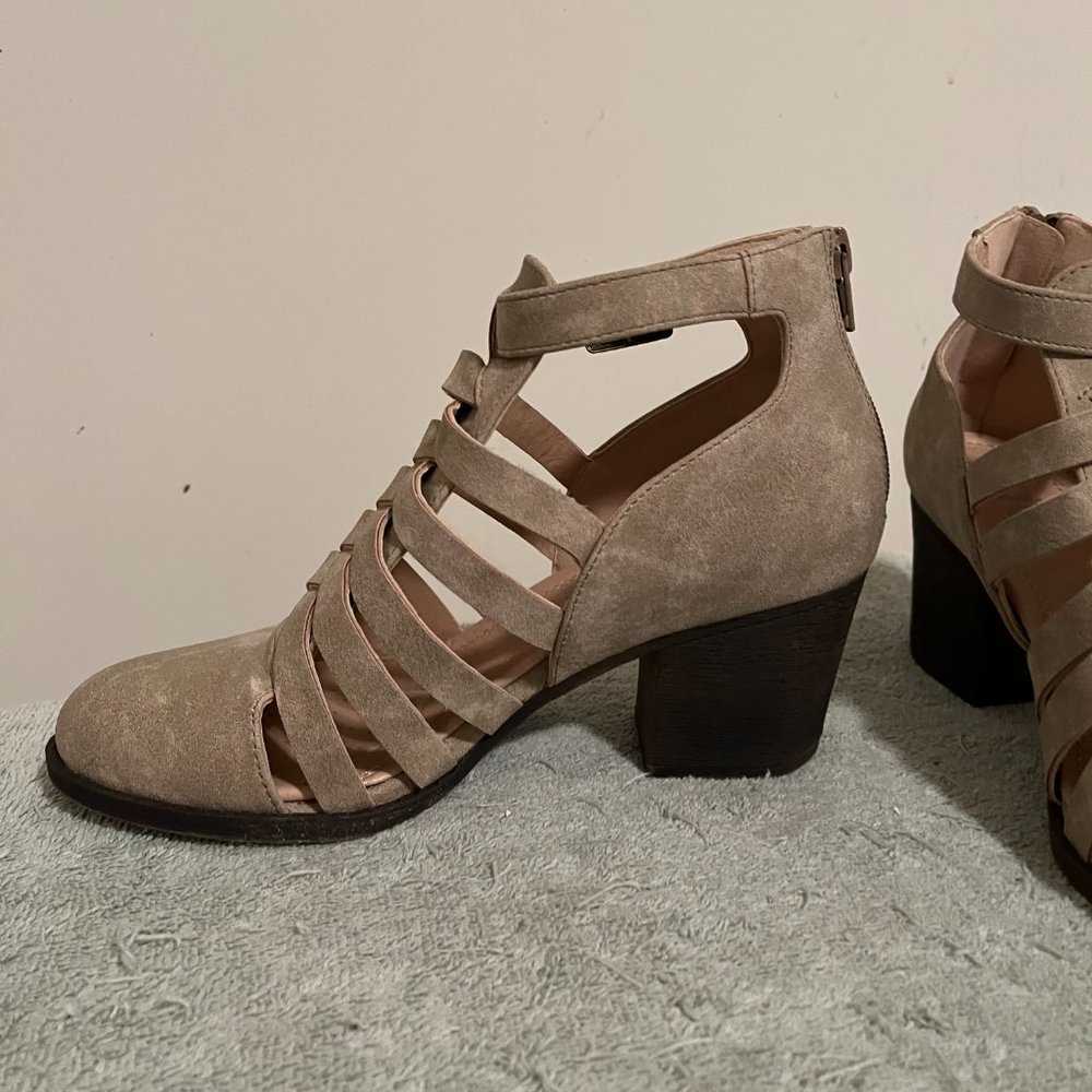 Shoes - Picture 2 of 4